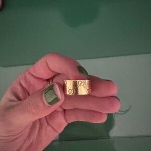 Gucci 18k Gold Icon Logo Band